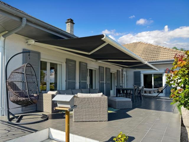 Single family house with 7 rooms on sale in Divonne les Bains 233 m² | dreamo. Ch
