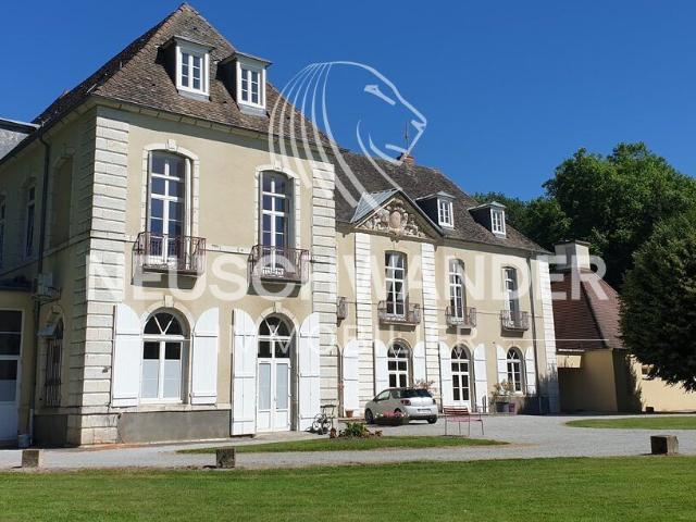 Single family house with 45 rooms on sale in Vesoul 2 500 m² | dreamo. Ch