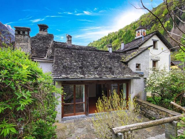 Single family house with 4.5 rooms on sale in Prato Sornico 118 m² | dreamo. Ch