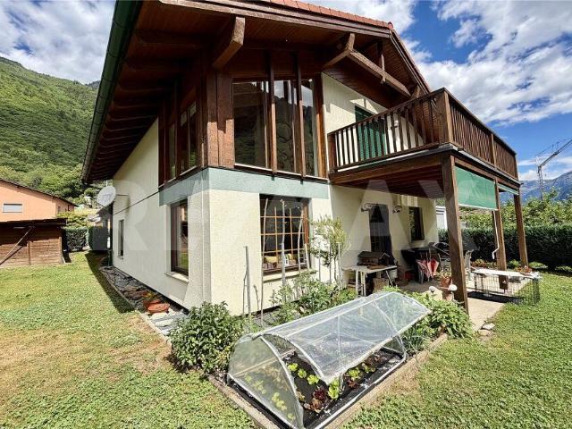 Single family house with 5.5 rooms on sale in Cama 189 m² | dreamo. Ch