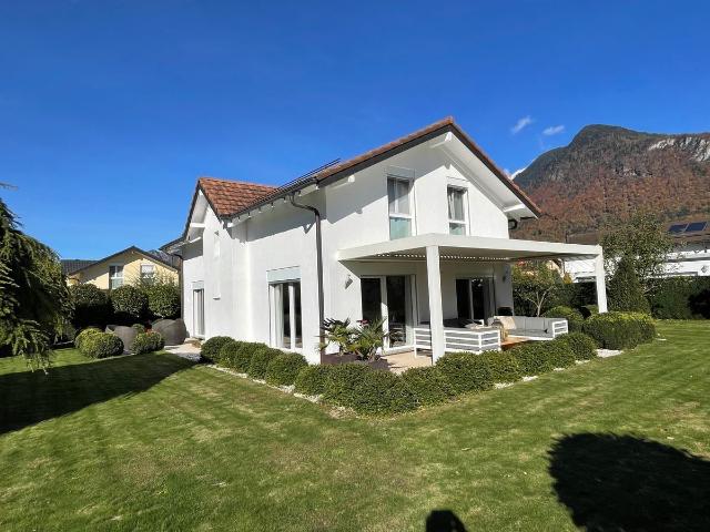 Single family house with 5.5 rooms on sale in Aigle 180 m² | dreamo. Ch