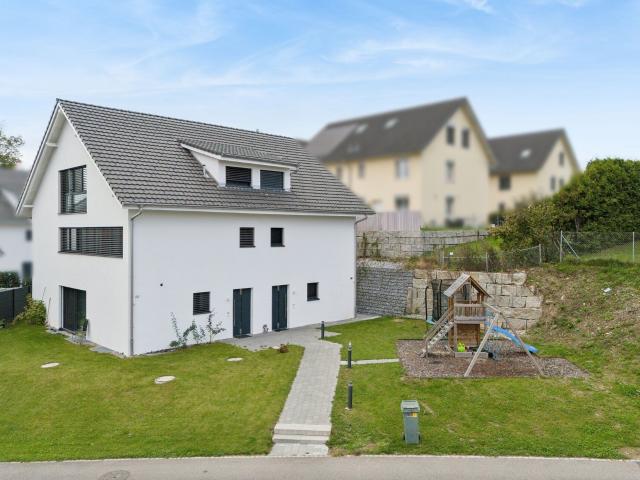 Single family house with 5.5 rooms on sale in Birrhard 244 m² | dreamo. Ch