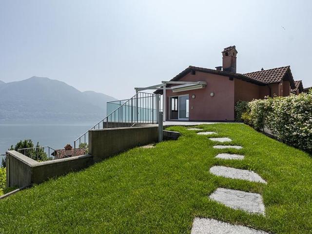 Single family house with 5.5 rooms on sale in Minusio 190 m² | dreamo. Ch