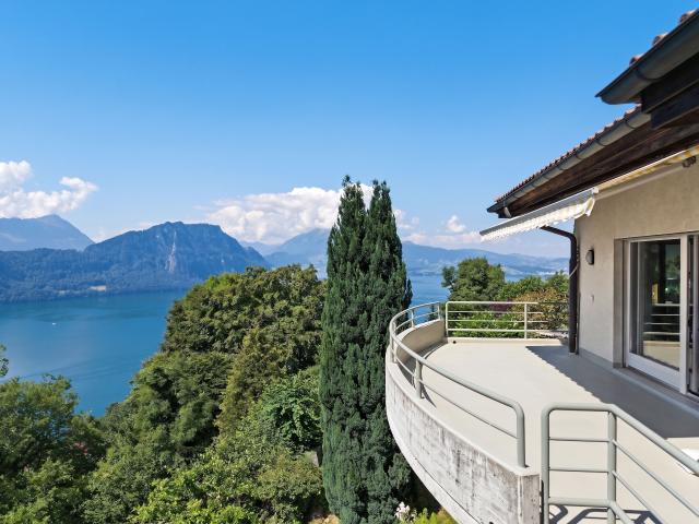 Single family house with 5.5 rooms on sale in Weggis 150 m² | dreamo. Ch