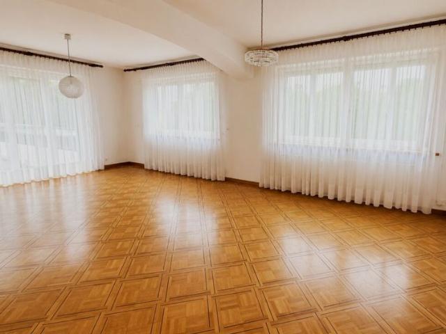 Single family house with 5.5 rooms for rent in Bourguillon 150 m²