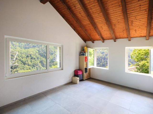 Single family house with 6.5 rooms on sale in Intragna 240 m² | dreamo. Ch