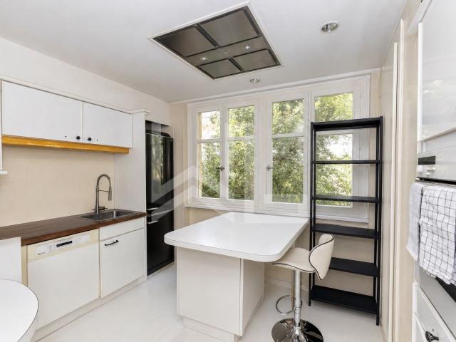 Single family house with 6.5 rooms on sale in Nyon 255 m² | dreamo. Ch