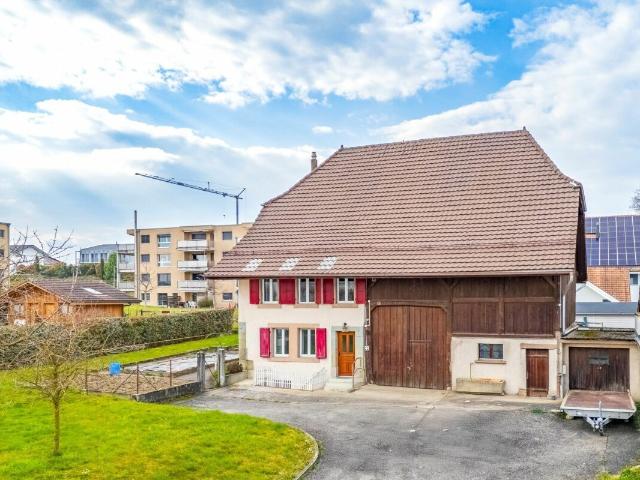 Single family house with 6 rooms on sale in St Aubin FR 248 m² | dreamo. Ch