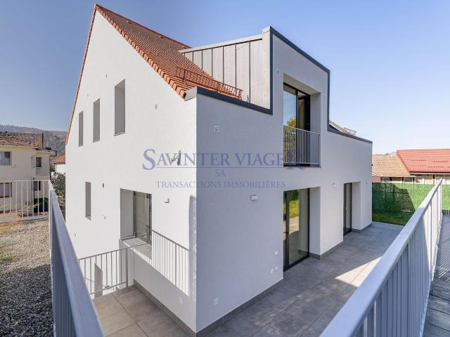 Single family house with 6 rooms on sale in Scheii Brasovului 300 m² | dreamo. Ch
