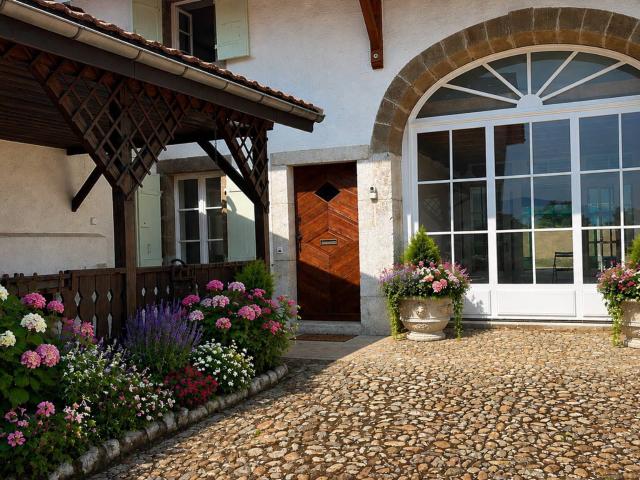 Single family house with 8.5 rooms on sale in Céligny 400 m² | dreamo. Ch