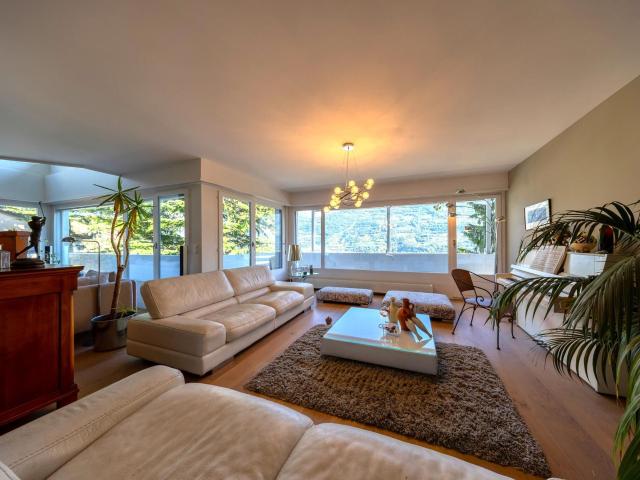 Single family house with 8.5 rooms on sale in Sion 378 m² | dreamo. Ch
