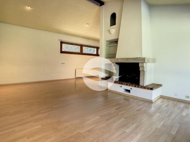Single family house with 8 rooms for rent in CRANS Chanoz 220 m² | dreamo. Ch