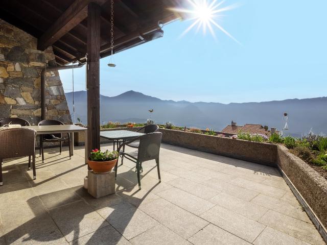 Single family house with 8 rooms on sale in Cademario 160 m² | dreamo. Ch