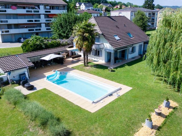 Single family house with 8 rooms on sale in Centre 380 m² | dreamo. Ch