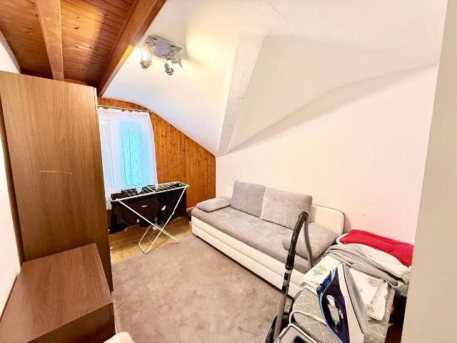 Single family house with 8 rooms on sale in Chéserex 185 m² | dreamo. Ch