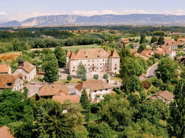 Single family house with 8 rooms on sale in Dardagny 265 m² | dreamo. Ch