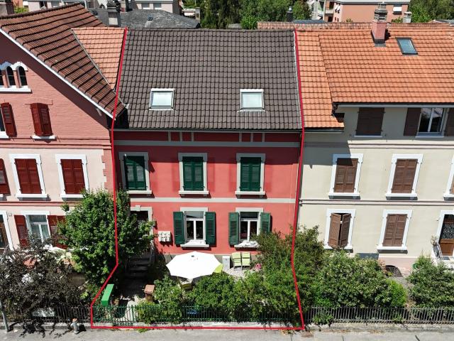 Single family house with 8 rooms on sale in Delémont 251 m² | dreamo. Ch