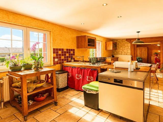 Single family house with 8 rooms on sale in Saint Bernard 213 m² | dreamo. Ch