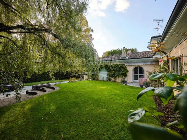 Single family house with 9 rooms on sale in Chêne Bougeries 450 m² | dreamo. Ch