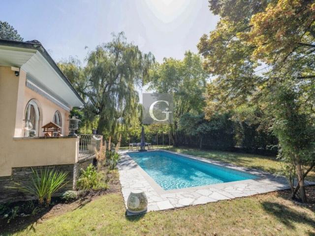 Single family house with 9 rooms on sale in Chêne Bougeries 500 m² | dreamo. Ch