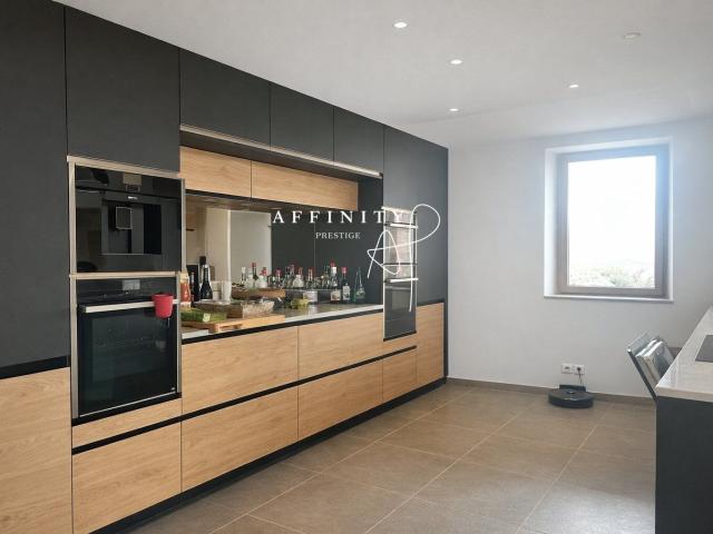 Single family house with 9 rooms on sale in Chessenaz 615 m² | dreamo. Ch