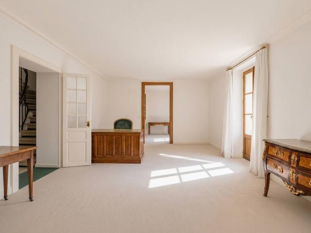 Single family house with 9 rooms on sale in Presinge 480 m² | dreamo. Ch