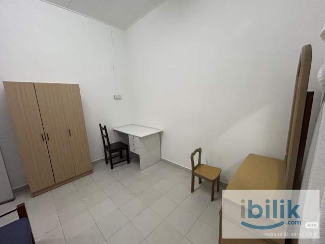 Single female room with private toilet