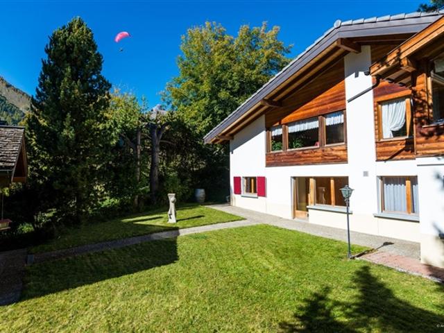 IMMOBILIENKOMPLEX MIT BAUGRUNDSTÜCK IM RESORT