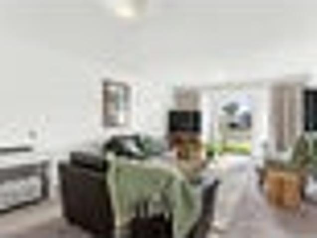 Single level, 2 bedrooms!