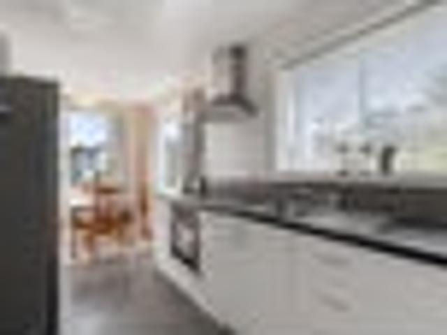 SINGLE LEVEL CONVENIENCE IN TAWA