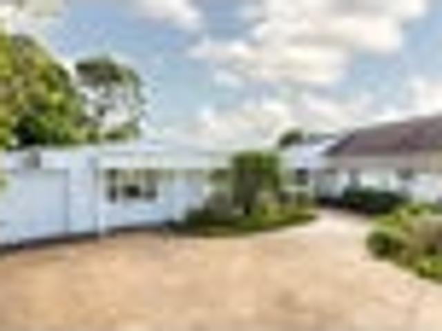 Single Level Charm – Premium Coastal Pocket