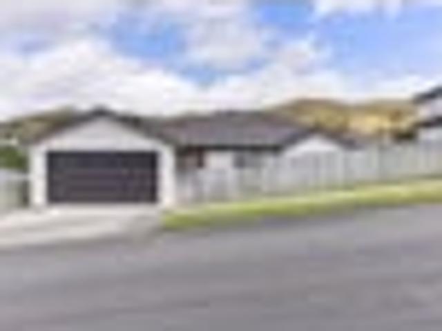 SINGLE LEVEL & A GREAT LOCATION