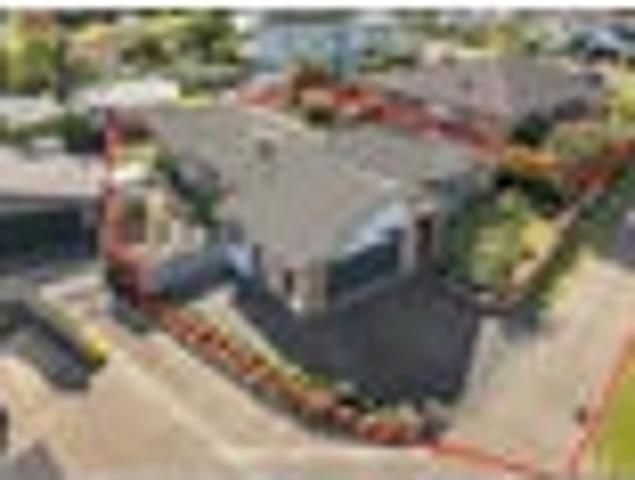 Single Level and Spacious Family Living