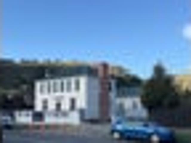 SIngle level Brand New Brooksfield Cottage
