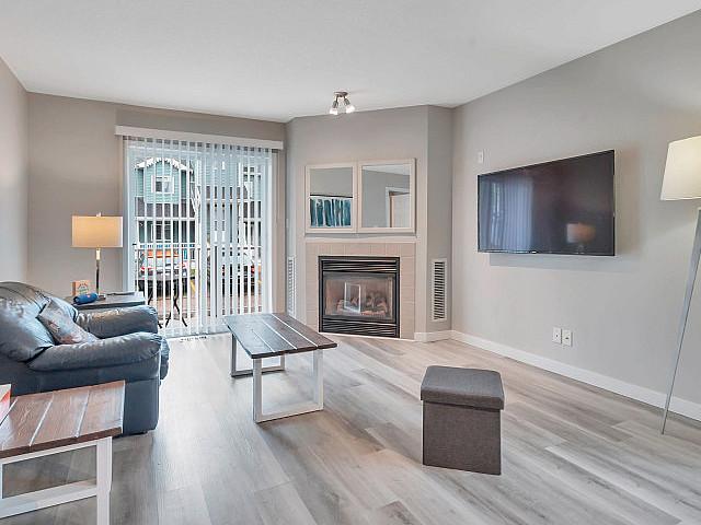 Single Level End Unit ~ Townhouse In Sylvan Lake! Id #104821