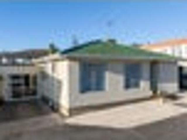 SINGLE LEVEL FAMILY HOME