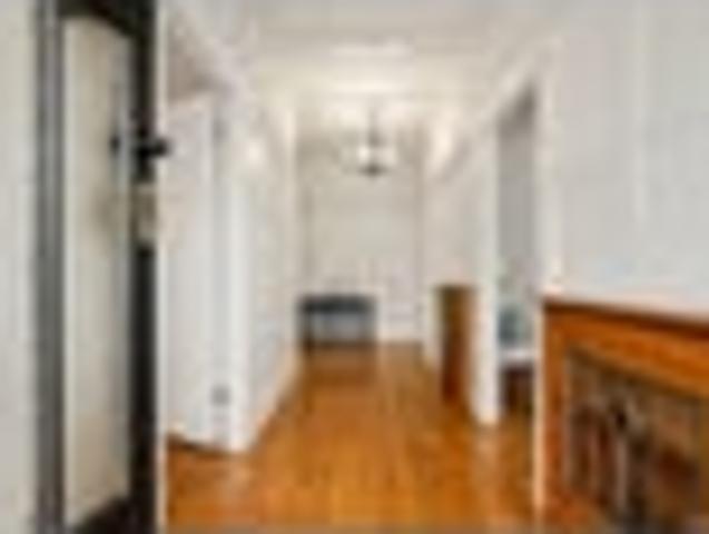 SINGLE LEVEL HOME ON 483 m² FREEHOLD