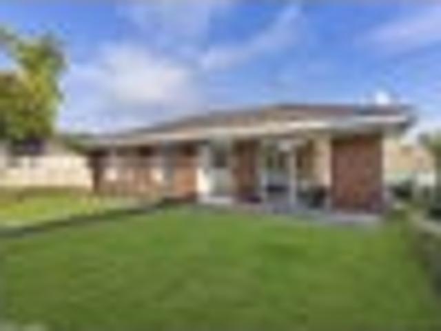 SINGLE LEVEL LIVING, WALK TO CORNWALL PARK!