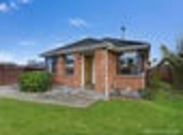 Single Level Living with Lawn to Love