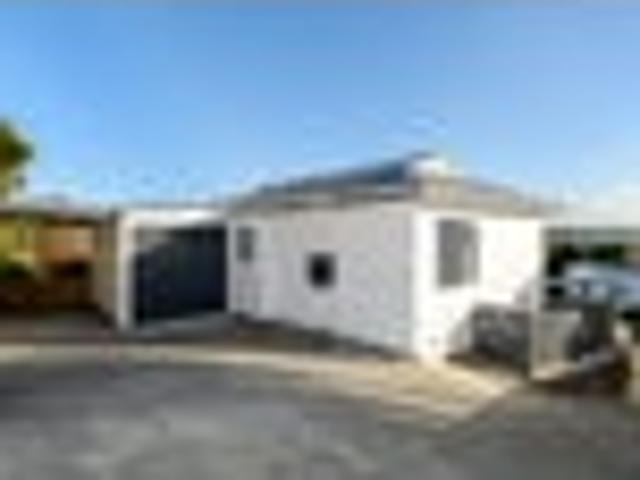 Single level living with stunning views