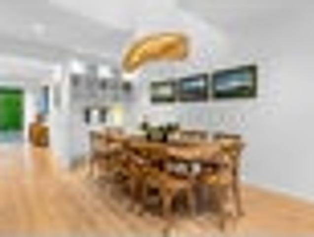 Single Level Luxury In Prime Mairangi Bay