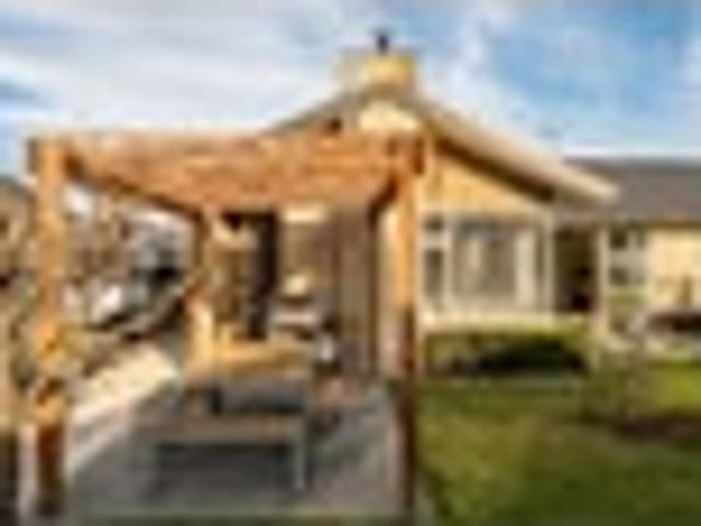 Single level, social and spacious