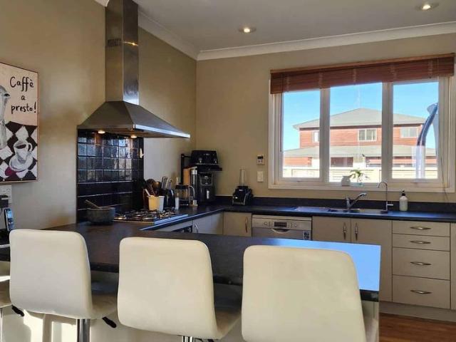 Single level, Warm Family‑Friendly Home