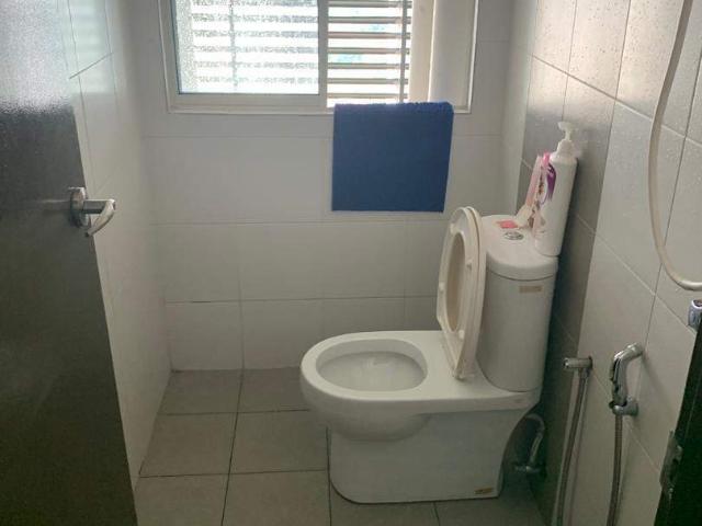 Single small Room Avenue Crest, Shah Alam, Batu 3, Sek 22. Near Glenmarie. 24 hour security! Near Msu, Aeon, Lotus, Giant