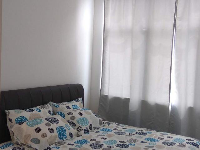 Single Small Room For Rent