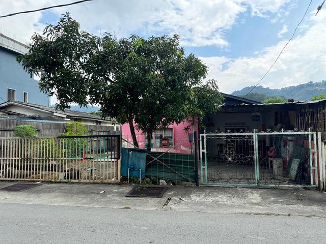 Single storey bungalow at Kampung Tasik Permai Ampang