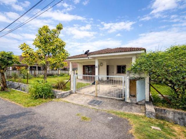 Single Storey Bungalow Taman Pinggiran Putra Seri Kembangan