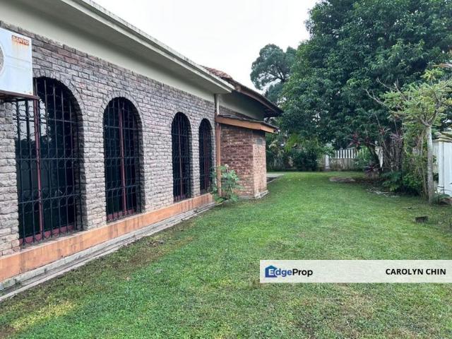 Single storey basic bungalow with flat and large garden, Section 11, Petaling Jaya