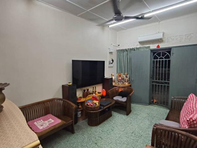 Single Storey Chinese Area Taman Bekerley 20x80 Facing Mainroad