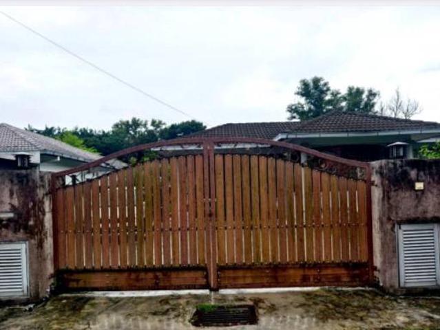 Single Storey Corner Bungalow